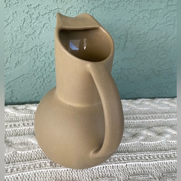 Vintage Hartstone USA signed earthenware pitcher - 10” - Picture 4 of 6